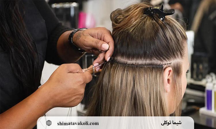متخصص در حال ترمیم اکستنشن مو